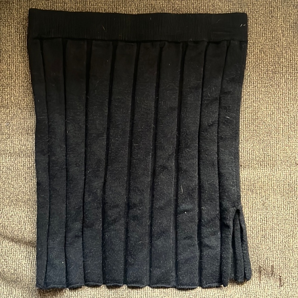 Black ribbed knit skirt, size Medium